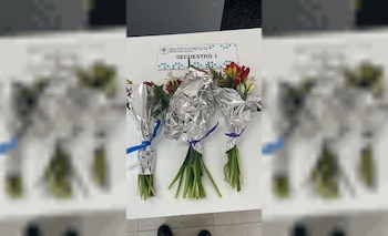 Un adolescente robó tres ramos