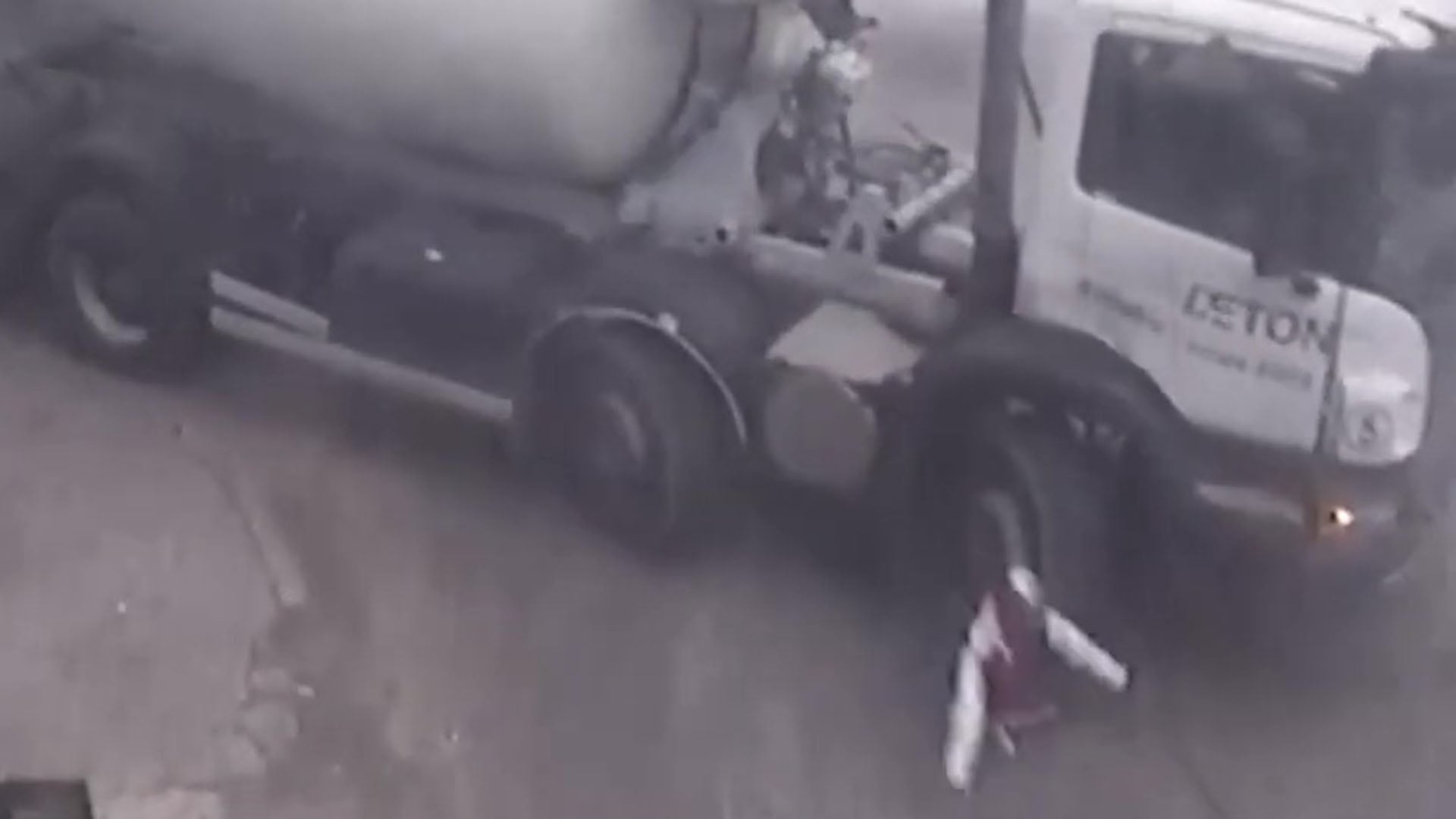 El momento en que el joven es atropellado