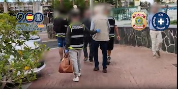 23/10/2026 Desarticulada una red internacional de tráfico de especies protegidas y detenidas 4 personas, dos en Canarias.
La Policía Nacional, en una operación conjunta con la Policía Federal de Brasil y las autoridades policiales de Suiza, ha desarticulado una organización criminal internacional presuntamente dedicada al tráfico transnacional de aves y animales en peligro de extinción.
SOCIEDAD
POLICÍA NACIONAL