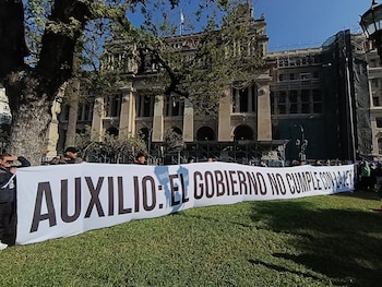Alumnos del Nacional Buenos Aires y el Carlos Pellegrini decidieron tomar los colegios por tiempo indeterminado