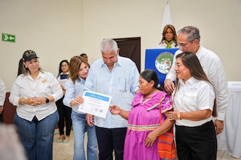 José Raúl Mulino afirmó que la entrega de viviendas en Panamá convierte en realidad el acceso a la casa propia para las familias beneficiarias. (Cortesía: Astrid Salazar)