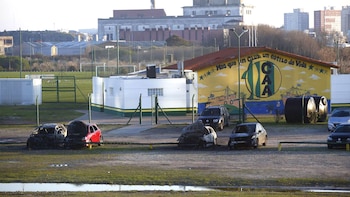 Cinco autos fueron incendiados anoche