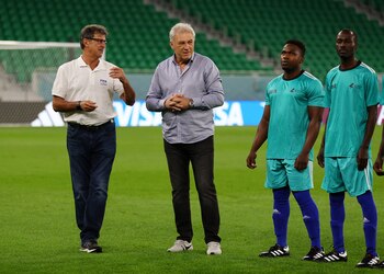 Kempes junto a Nery Pumpido