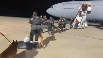 Aterriza en Venezuela el avión de Defensa con efectivos de la UME para apoyar las labores de rescate