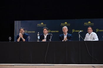 Axel Kicillof en el Teatro Argentino