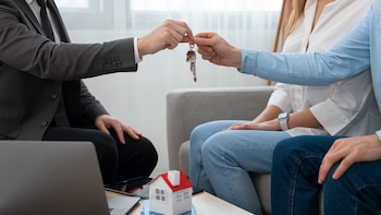 Estos son los descuentos en los impuestos a los que puedes acceder si tienes familia numerosa y compras una casa