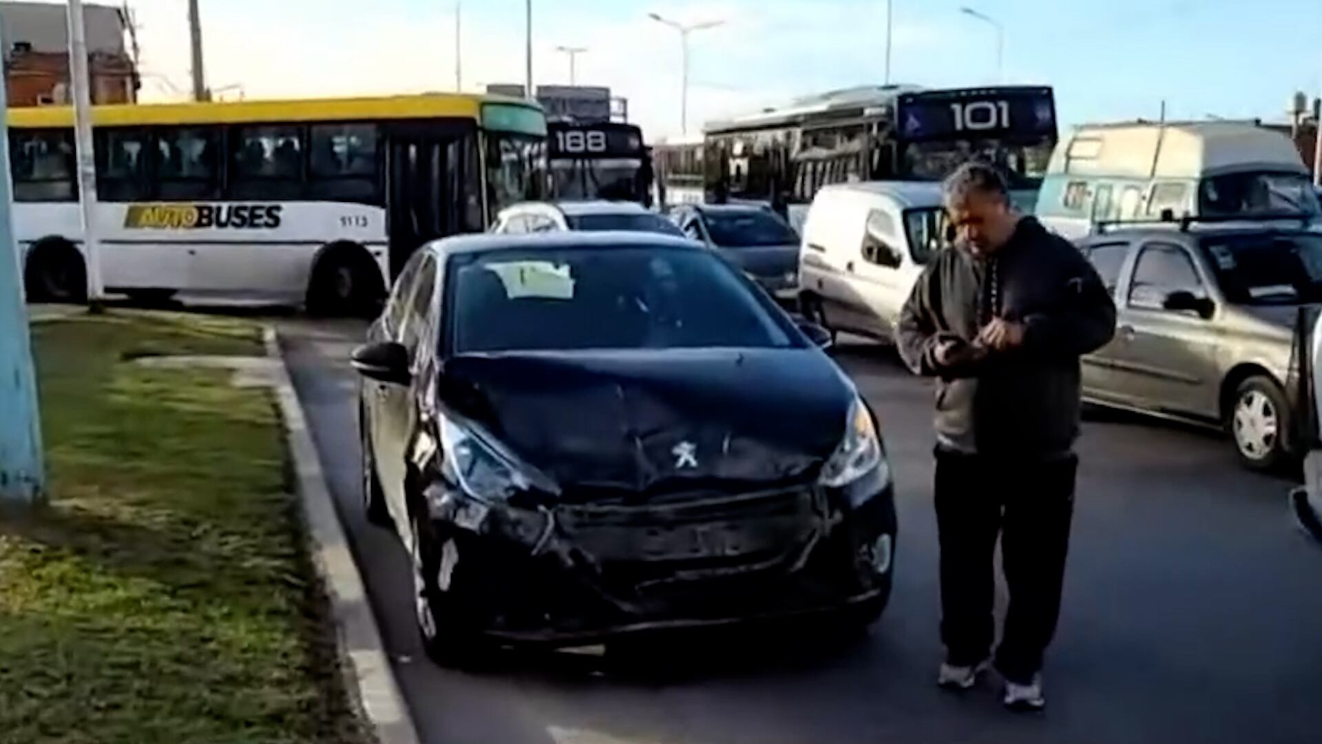 Otro de los automóviles involucrados en el choque en cadena