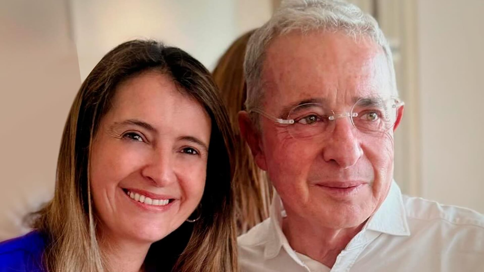 Paloma Valencia rindió homenaje al expresidente Álvaro Uribe Vélez, que, según ella, fue su mentor y una figura clave en su carrera política - crédito Paloma Valencia/Facebook