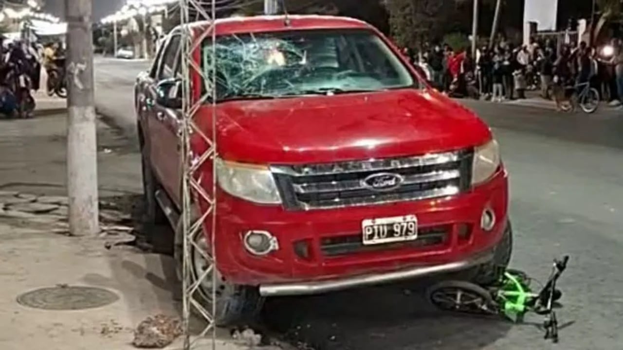 El menor circulaba en bicicleta junto a su madre cuando fue embestido por una camioneta Ford Ranger