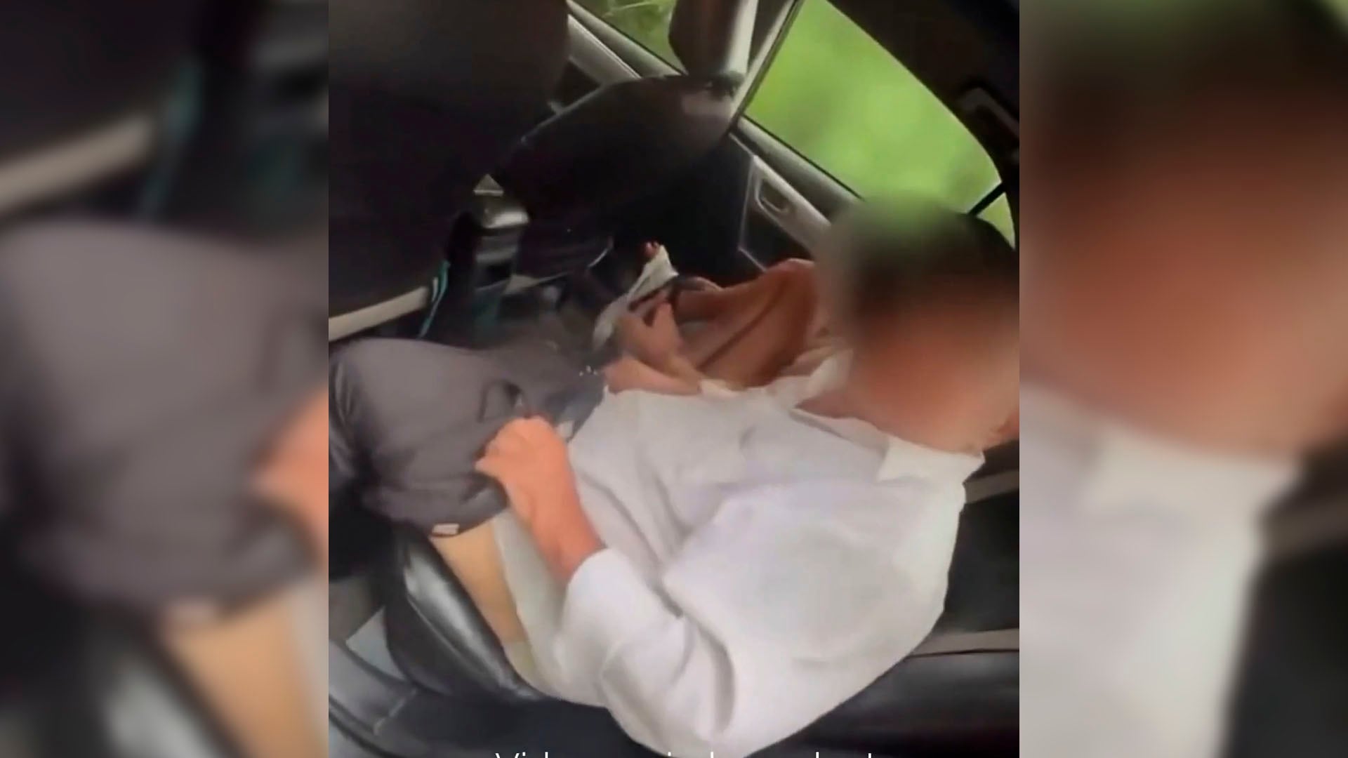 El hombre y la menor tenían la ropa baja cuando los encontraron adentro del vehículo (Captura de video)
