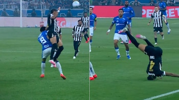 Escándalo durante un clásico en Brasil por un brutal topetazo en el aire al minuto de juego que mandó a un futbolista al hospital: “Fue un acto malicioso y desleal”
