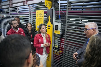 Los botones de alerta de TransMilenio permiten reportar hurtos, violencias basadas en género y otras emergencias de forma inmediata - crédito Transmilenio
