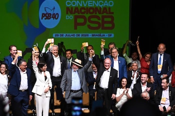 Fotografía del 29 de julio de 2026 del presidente de Brasil, Luiz Inácio Lula da Silva, (c-i) junto al vicepresidente, Geraldo Alckmin (c-d) en la convención de referéndum del Partido Socialista Brasileño (PSB), en el Centro de Convenciones Brasil21, en Brasilia (Brasil). EFE/ Andre Borges