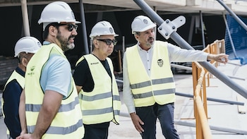 Peter Lim visita Valencia para supervisar las obras del Nou Mestalla
