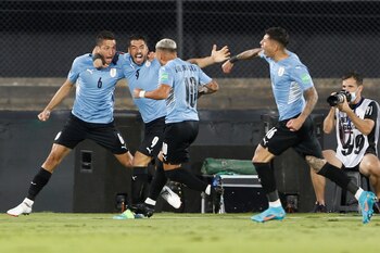 Celebración de Uruguay tras gol