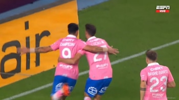 El argentino Fernando Zampedri le convirtió por segunda vez a Sporting Cristal tras el duelo de ida. | Captura ESPN