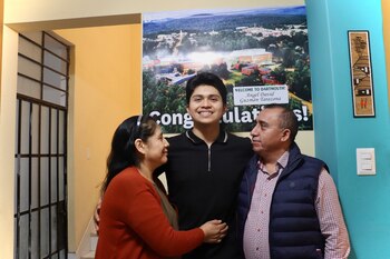 Ángel Guzmán y su familia