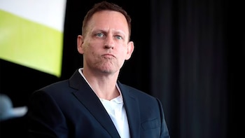 A la espera de su reunión con Milei, el magnate tech Peter Thiel cenó en la casa de un ministro: IA, energía y flan con dulce de leche