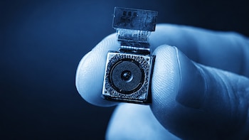 Instaló una cámara escondida en