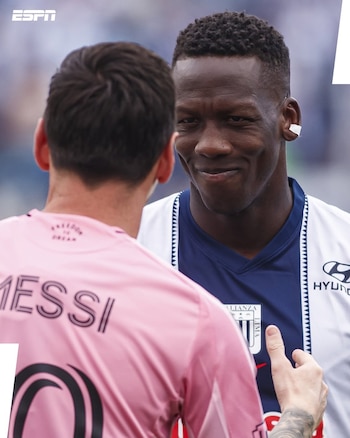 Luis Advíncula enfrentó a Lionel Messi en Matute a inicios de este 2026.