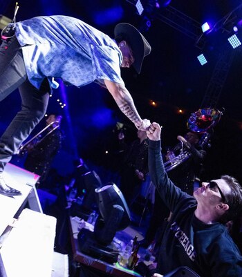 Julio Preciado, La Arrolladora Banda