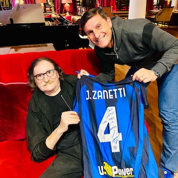 Charly García recibió un regalo