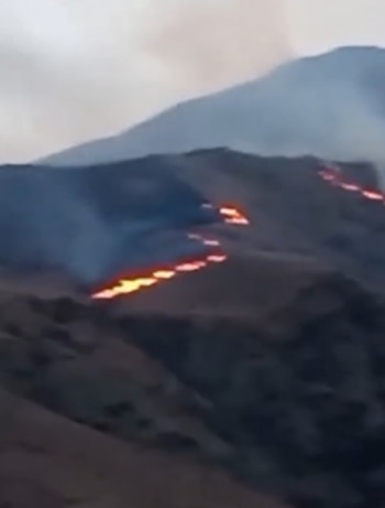El fuego se desató este martes y fue incrementando a lo largo de la jornada (Captura de video)