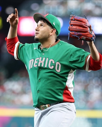 El lanzador Javier Assad será