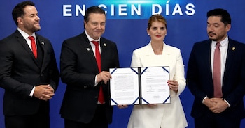 El Ministerio de Educación Pública y la Universidad de Santander firmaron un convenio para otorgar 30,000 becas a docentes costarricenses. Crédito: Captura transmisión Presidencia de la República
