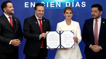 Costa Rica firma convenio con universidad mexicana para otorgar 30 mil becas a docentes
