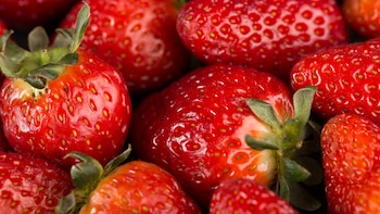 Ni azúcar ni nata: este es el método para potenciar el sabor de las fresas