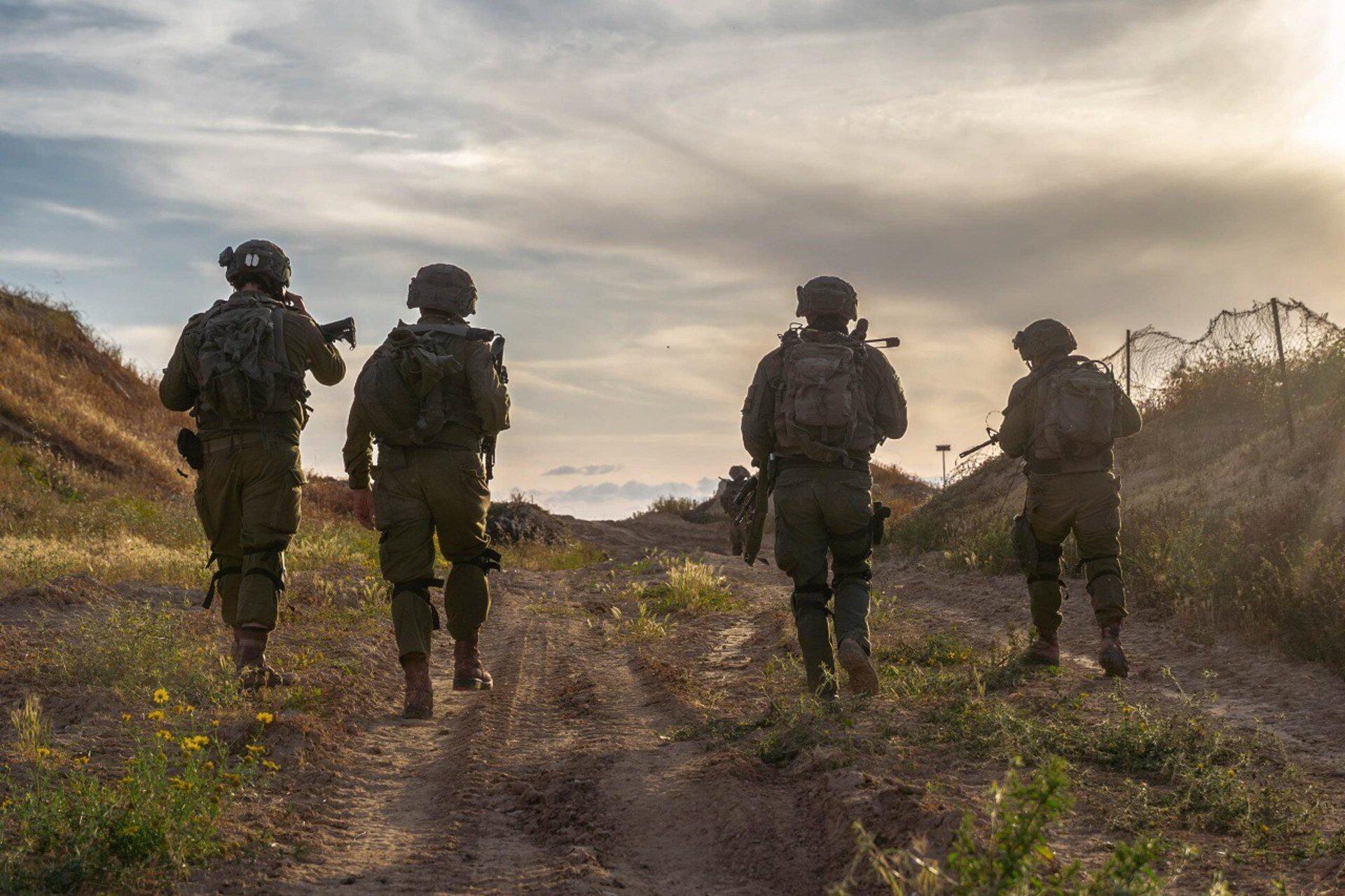 Tropas de Israel patrullan Gaza, tras el acuerdo de paz con Hamas