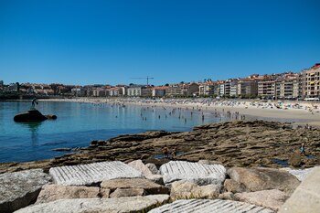 Varias personas en la playa