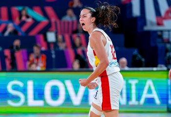 Maite Cazorla celebra una canasta