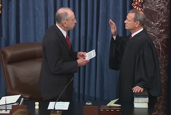 El senador Chuck Grassley, presidente