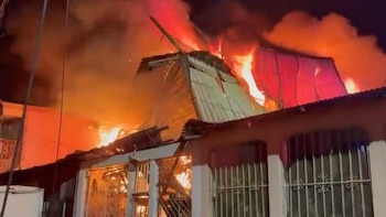 Adulto mayor y niño mueren en incendio que destruyó dos viviendas Costa Rica