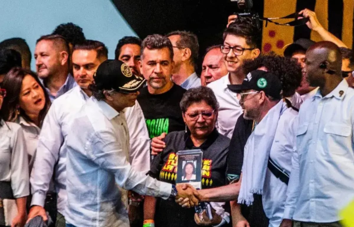 Una serie de cuestionamientos se originan tras la entrega de facilidades penales a cabecillas de grupos armados, lo que ha derivado en debates sobre la efectividad del proceso de paz total y el fortalecimiento de estructuras ilegales - crédito Presidencia