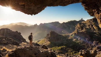 Las rutas de senderismo más impresionantes de las islas Canarias: volcanes, bosques de laurisilva y acantilados ocultos