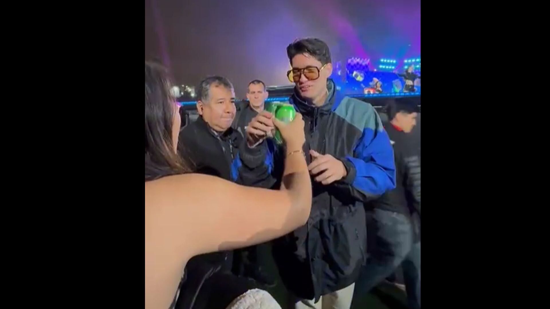 Entre saltos, risas y manos extendidas, el público abrazó a Kenyi no solo con gestos, sino con afecto genuino: una ovación que vino desde la pista hasta el alma. (TikTok/@natguiare)