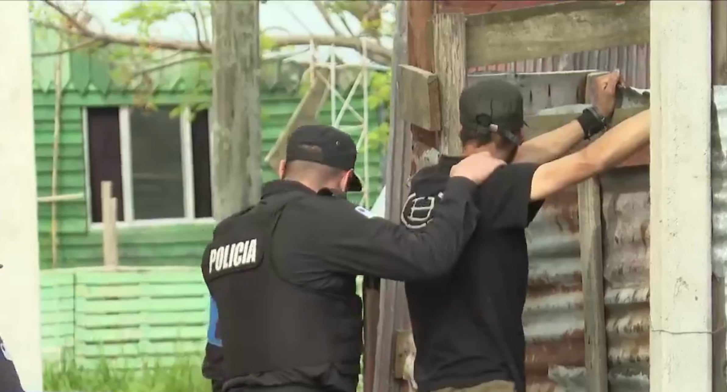Operativo policial tras un homicidio en Montevideo (Captura Telemundo/Canal 12)