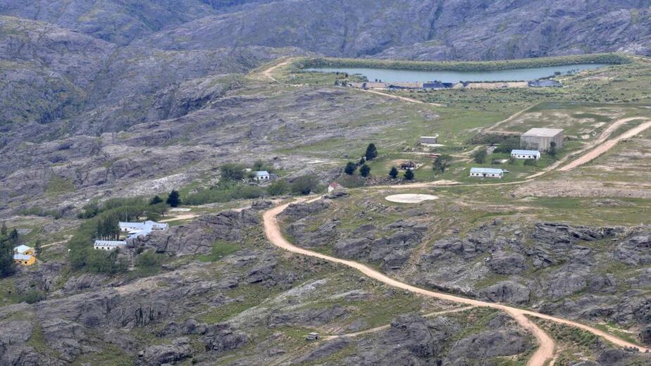 La CNEA desmintió la rotura reciente de los diques y aseguró que no hay riesgo de contaminación ambiental