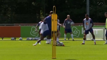 La pelea entre dos figuras de la selección de Países Bajos