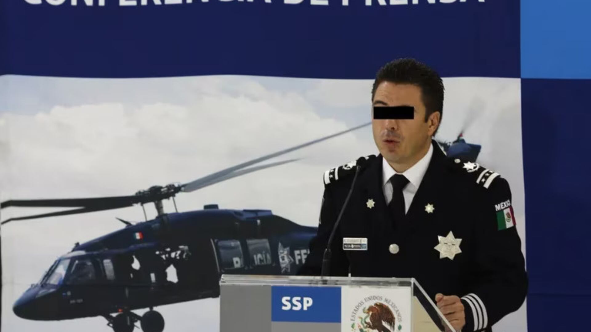 Esta medida fue dictada en su contra por su probable responsabilidad en el delito de omisión durante el operativo.Foto: Especial