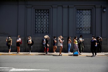 Filas en un banco en