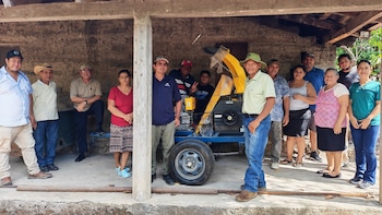 Iniciativas gubernamentales buscan transformar el acceso de campesinos a variedades mejoradas y optimizar la cadena de suministros en el mercado rural (Foto cortesía viceministro Domínguez)