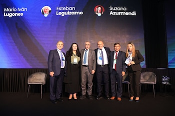 De izquierda a derecha, Dr. Pedro Lylyk, Dra. Sheila Martins, Dr Mario Lugones, ministro de Salud de la Nación, Esteban Leguizamo director de PAMI, Carlos Abanto, neurólogo peruano y Suzana Azurmendi, de la Subsecretaría de Vigilancia Epidemiológica, Información y Estadísticas de Salud