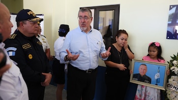 Inauguración de clinica y farmacia en Retalheleu, Guatemala