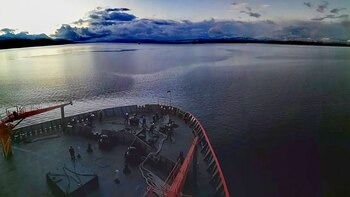 Tras soltar amarras recibieron a