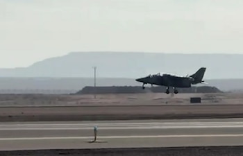 Los pilotos argentinos entrenan con aviones IA-63 Pampa como etapa de transición hacia los F-16 incorporados por la Fuerza Aérea Argentina (Captura de video)