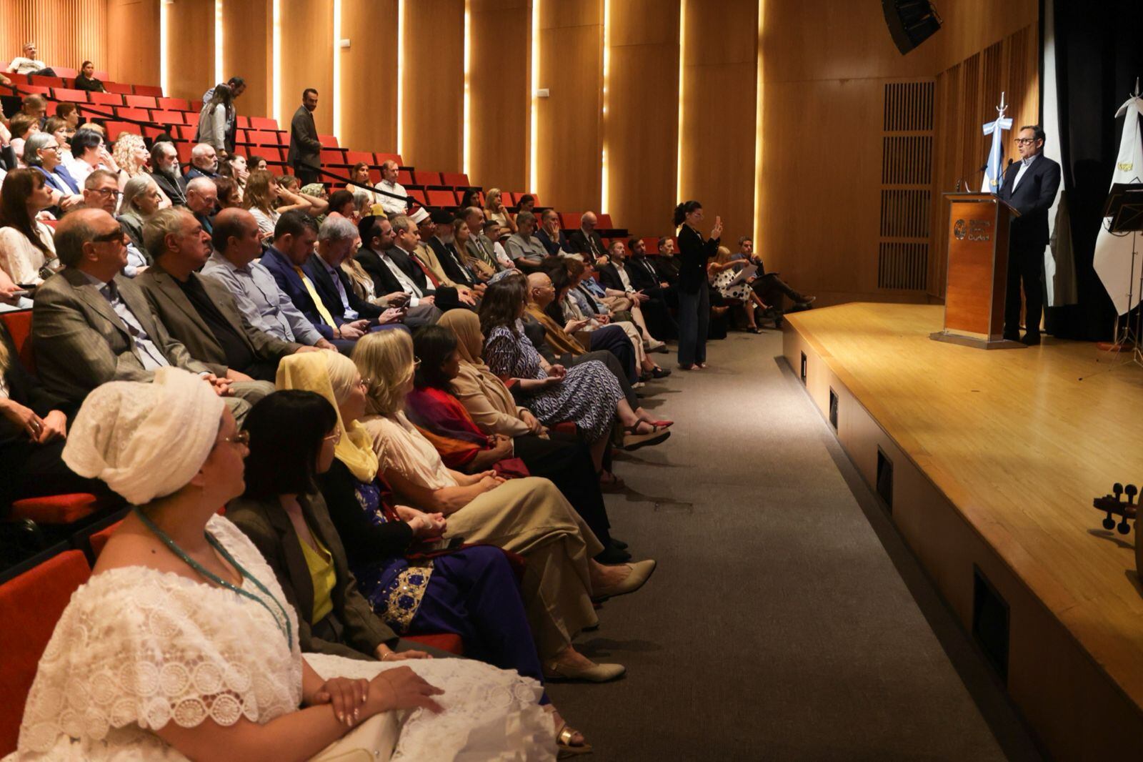 Representantes de más de 20 credos participaron en un evento por la Noche de los Templos en la sede del gobierno porteño